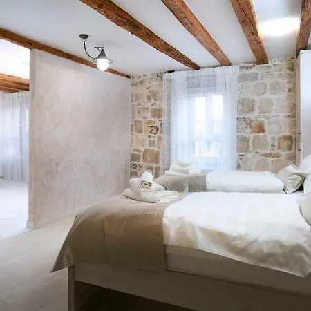 Pensión Matejuska Heritage 3*