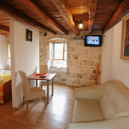Pensión Matejuska Heritage 3*