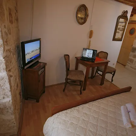 Pensión Matejuska Heritage 3*