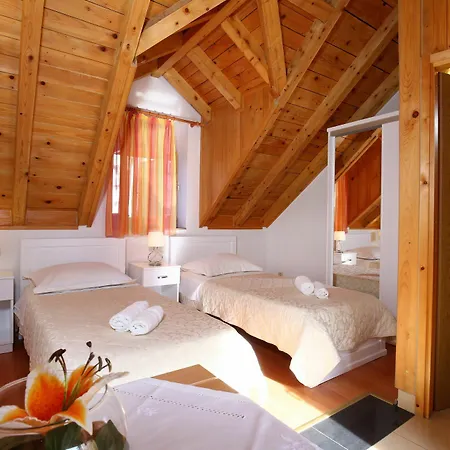 Pensión Matejuska Heritage 3*